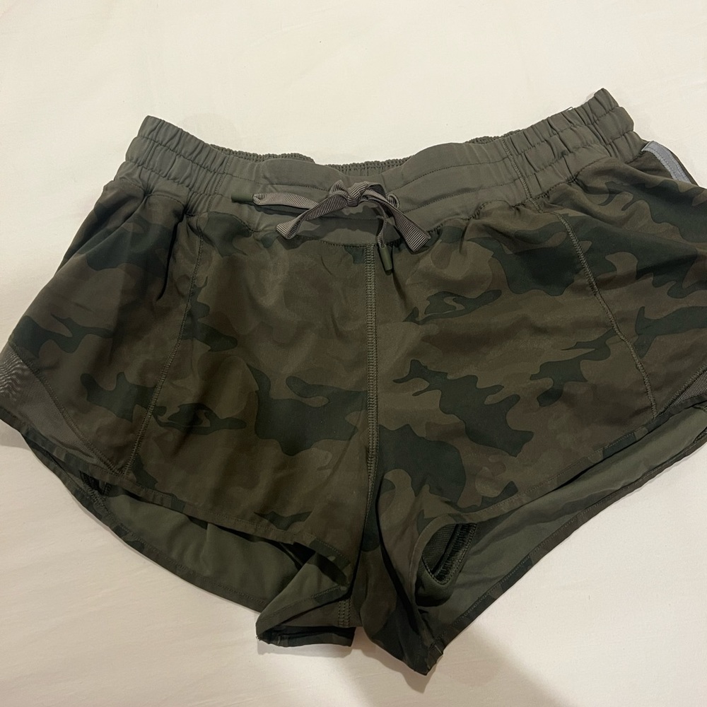 camo lululemon hotty hot shorts